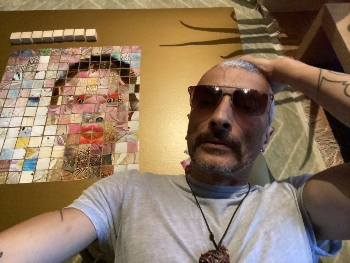 andreamorucchio's tweet photo. #COMINGSOON
#PUZZLINGIDENTITIES SHOW
@BugnoArtGallery #Venice
by #AndreaMorucchio
#soloshow Puzzling Identities "stages" 15 works, a complete representation of #PuzzlingProject declined to the theme of the #portrait - #artgallery #digitalart #contemporaryart #neosurrealism https://t.co/5XXuvz3DtL