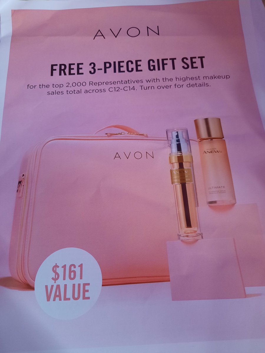 cinnamingirl30's tweet photo. This makeup travel case is soo beautiful! I would love to earn this! #makeuplover #makeup #Travel #case right now it's free to become an Avon rep! Let me know if ur interested! https://t.co/NhDhwIfWgp