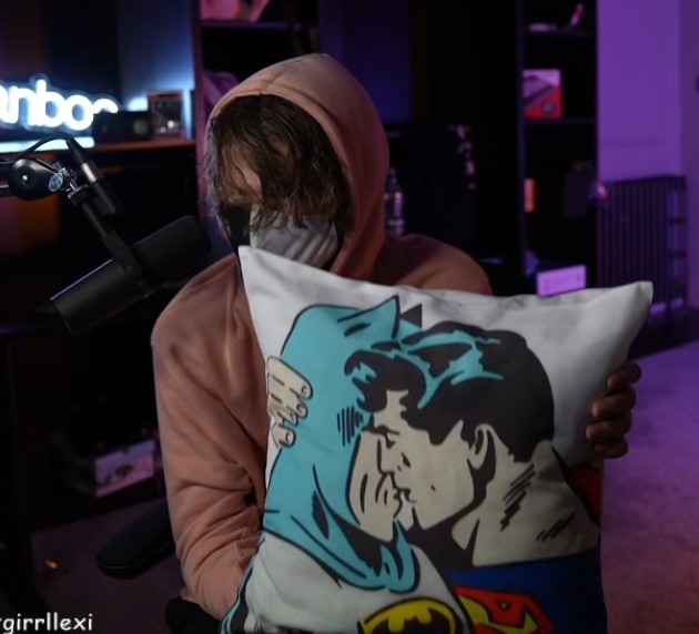 whiternoises's tweet photo. is this real https://t.co/L9AbQYi27x