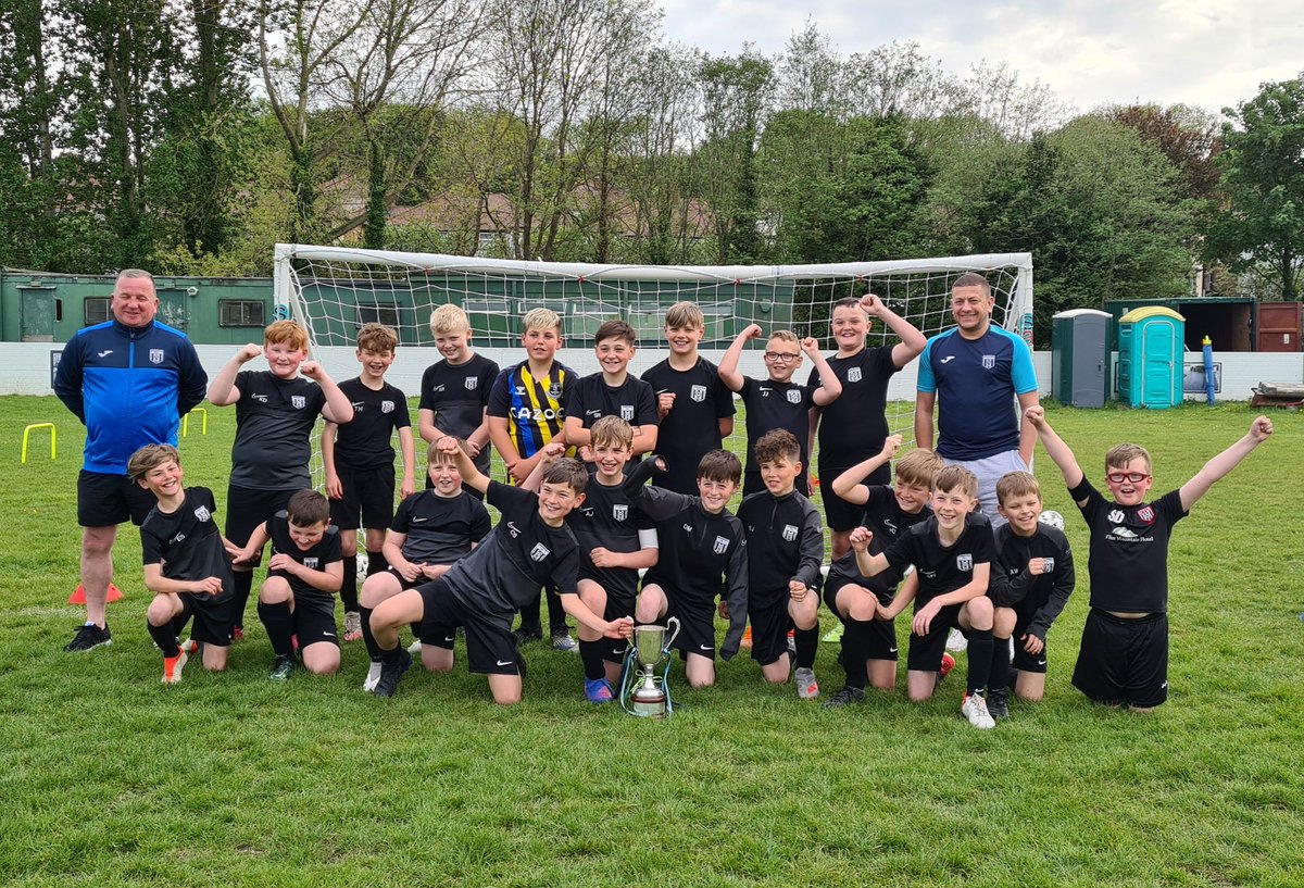 Great to have Scott and Paul visit the lads at training tonight and take a Q and A on  playing in a league V training <a href="/GFC_Youth17/">Greenfield U15s</a> <a href="/Greenfieldfc/">Greenfield FC</a>