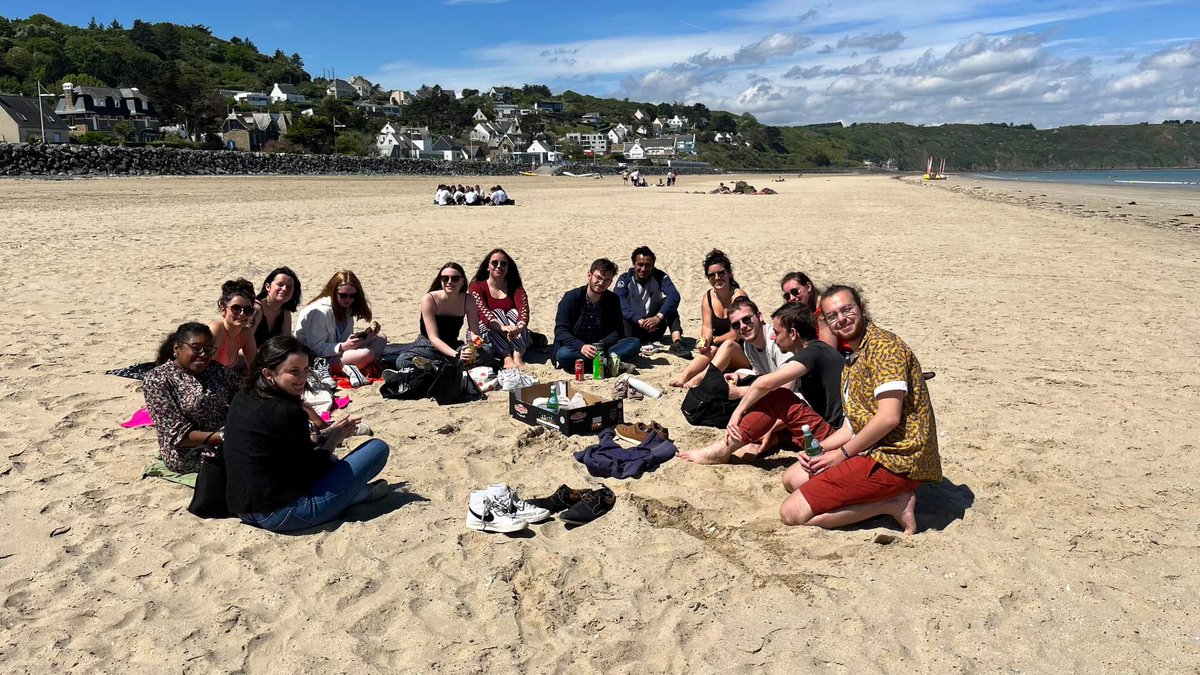 EstelleBlouch's tweet photo. #Réseau | 1ère journée du Tour de Réseau de @La_FAGE, que l'on accueille avec la Fédé B !
▶️ Matinée à Saint Brieuc, avec les assos briochines 
▶️ Après midi visite de la ville de Brest ☀️ 
Des échanges riches et de la cohésion avec les #étudiantEs du réseau de la @fedebzh 🌈 https://t.co/8h4rRlHYXI