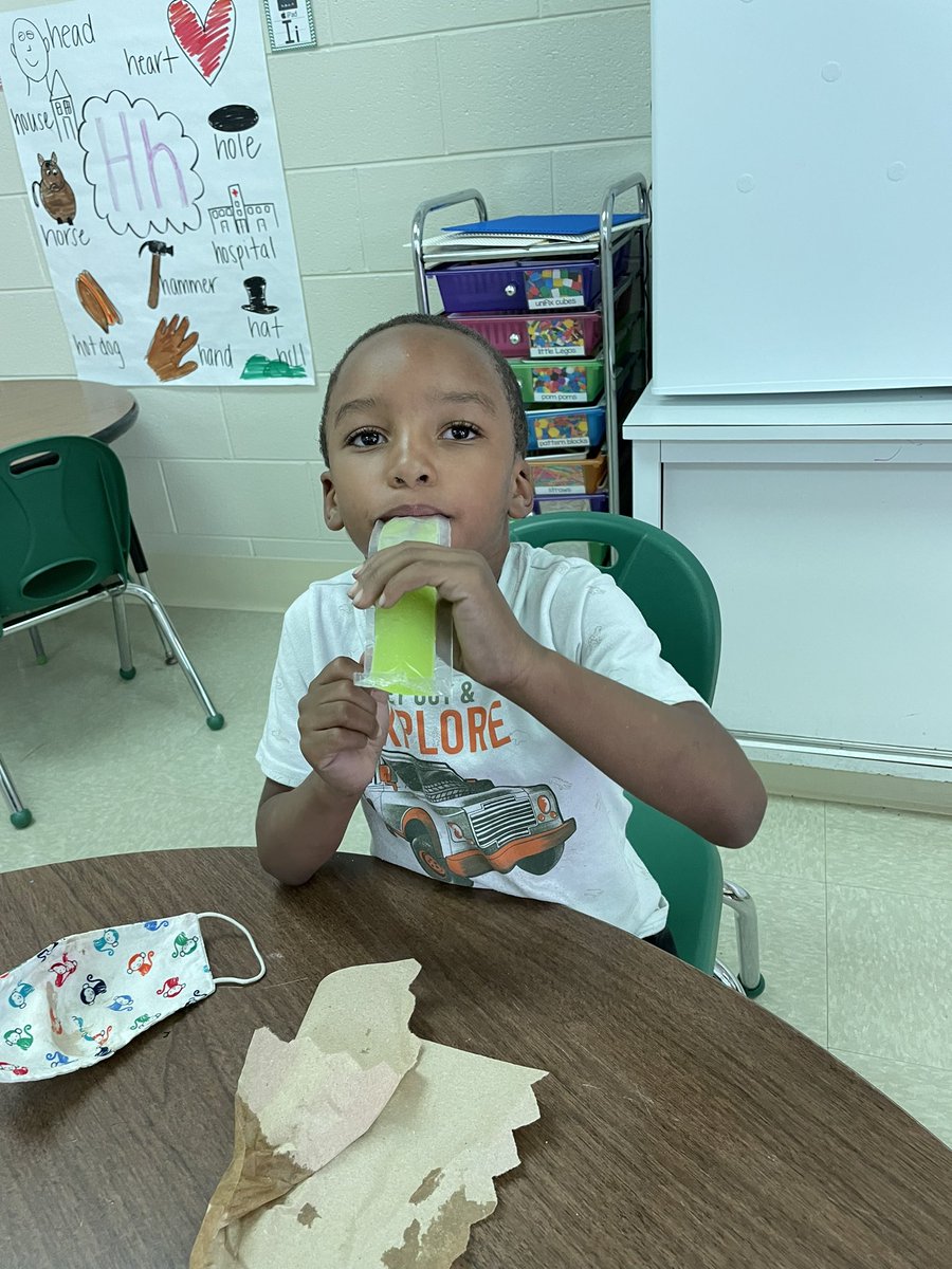 MsParm1's tweet photo. I is for ice pop! #ABCCountdownToSummer https://t.co/lQeCrpkWYJ