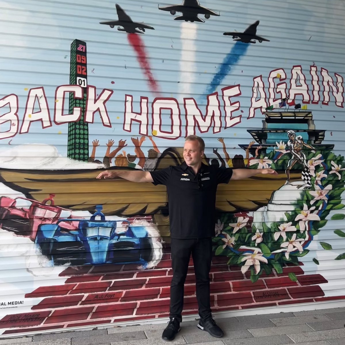 ArrowMcLaren's tweet photo. Art tour with @IMS. π¨
Made some pit stops to see the #INDYWINGS murals around the city!
How many can you find? ππ https://t.co/7MyicJog5M