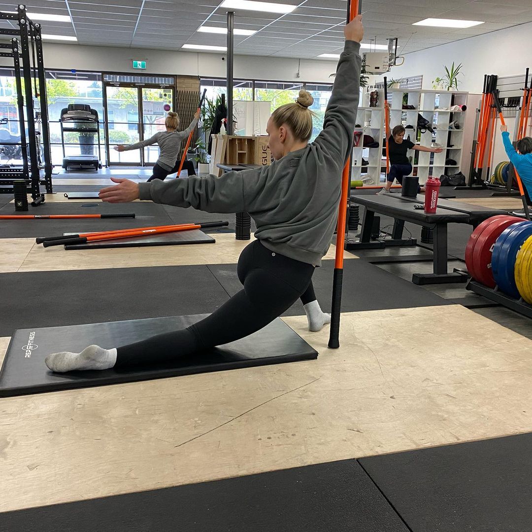 StickMobility's tweet photo. Stick Mobility classes at Gravity Laboratory (IG: gravitysc) in Port Moody, BC 🥢
#StickMobility #flexibilitytraining #thoracicmobility #coreworkout #hipmobility #shouldermobility #portmoody #bcfitness #vancouverfitness https://t.co/mBuotkS0F0
