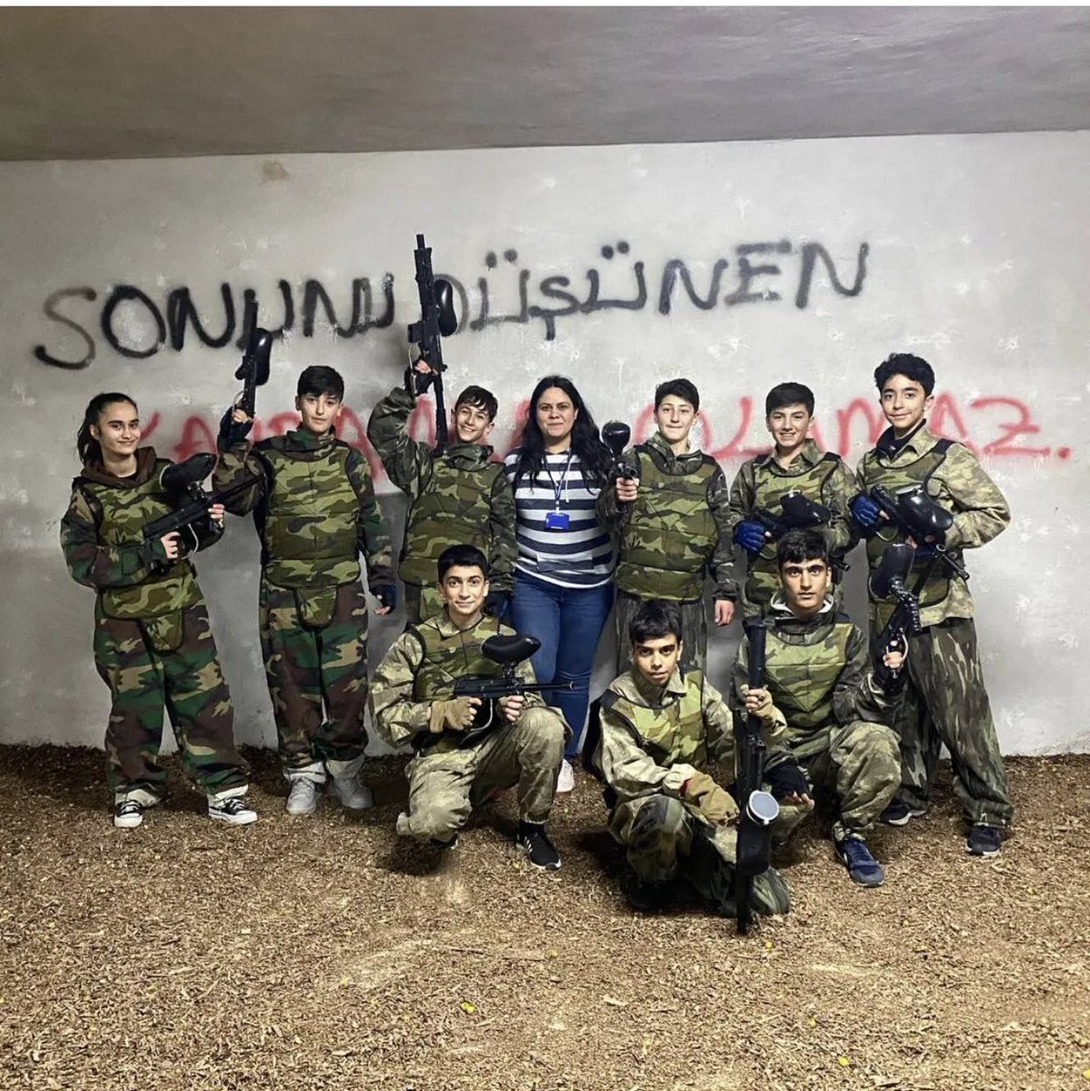 BitlisFinal's tweet photo. 8.sınıf öğrencilerimiz LGS öncesi moral ve motivasyon için paintball da stres attılar.
#finalegitim #paintball #bitlis https://t.co/8tcotgFdJD