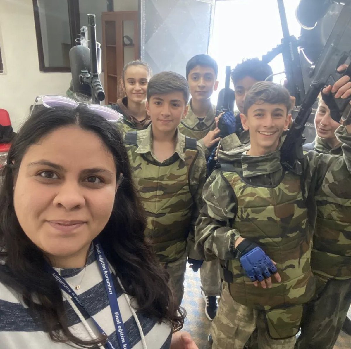 BitlisFinal's tweet photo. 8.sınıf öğrencilerimiz LGS öncesi moral ve motivasyon için paintball da stres attılar.
#finalegitim #paintball #bitlis https://t.co/8tcotgFdJD