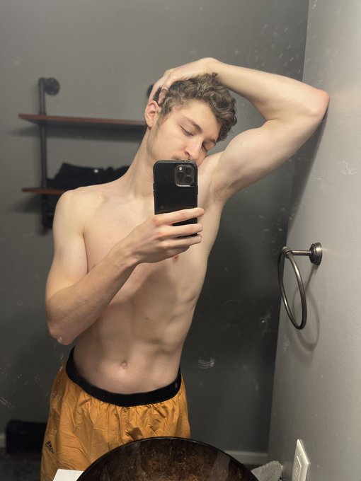 Now on pornhub, under the same name 😊 https://t.co/chDF8rQOUA