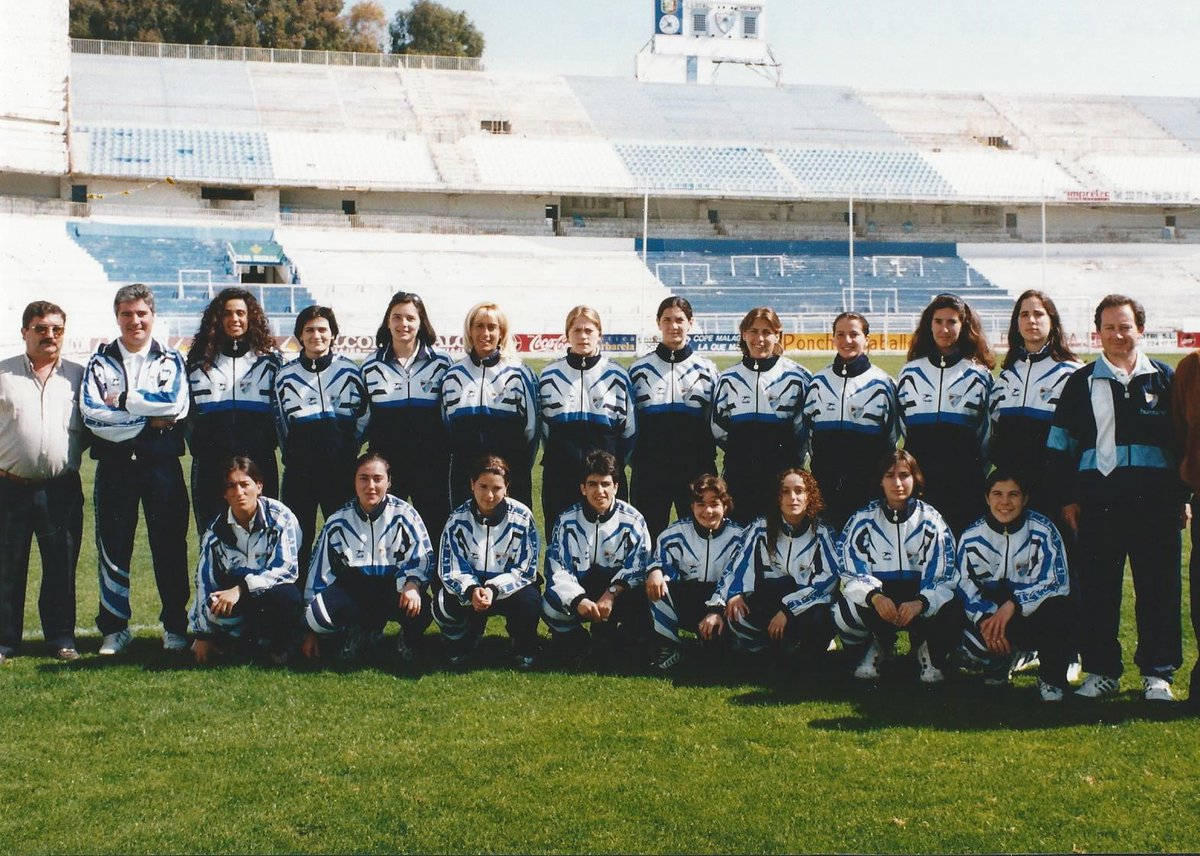 📜 Un 10 de mayo de 1998 el Atlético Málaga femenino ganaba la fase de campeones iniciando el camino del histórico 'Triplete' con Liga, Copa de la Reina y Supercopa de España.

¡Qué bonita efeméride de nuestras precursoras! ¡Un equipo de leyenda!

📷 <a href="/estrelladiaz2/">Estrella Díaz</a>