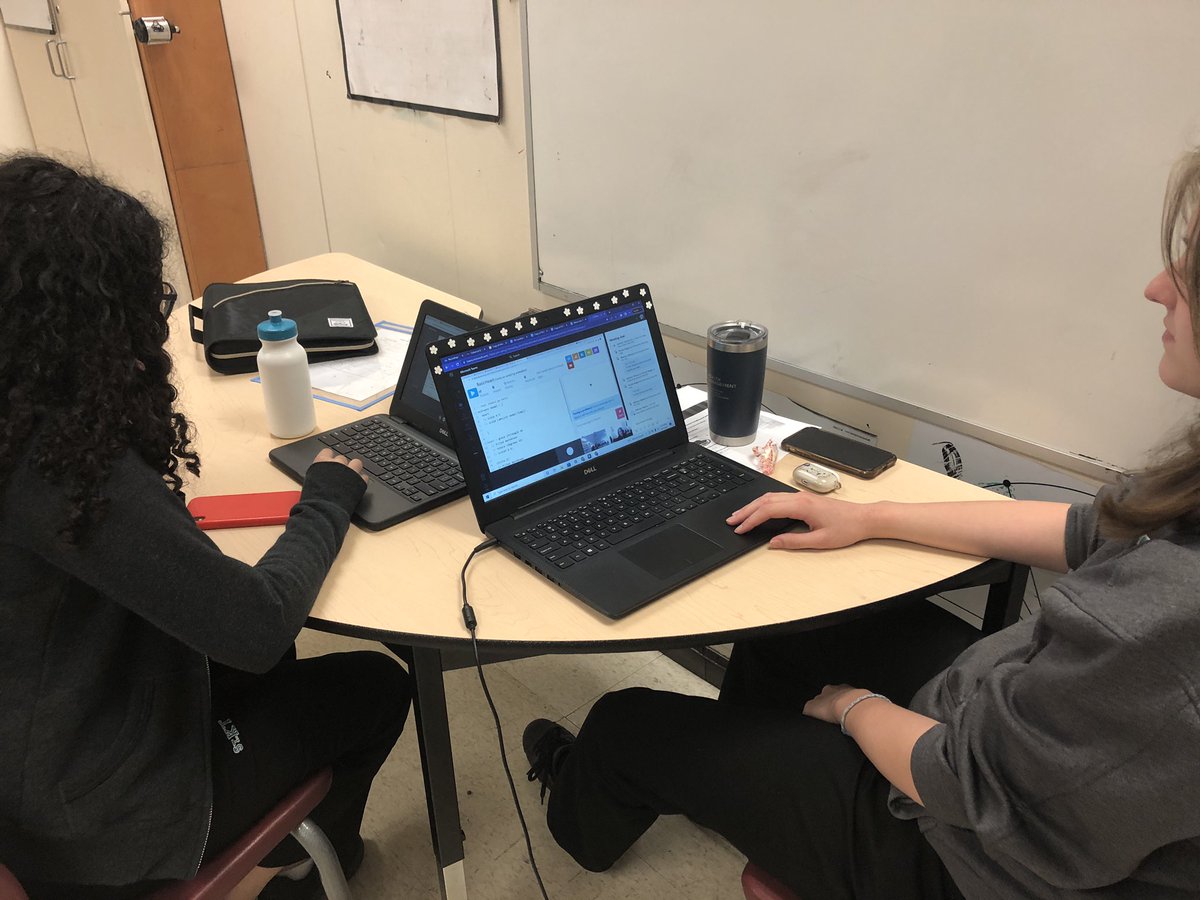 StKateriHCDSB's tweet photo. Coding today with with grade 8s from @OLFMilton and @GAngelsMilton ๐ป๐ป๐ป#SKMath #SKCompSci #SKSTEAM https://t.co/X6uZza30Mc