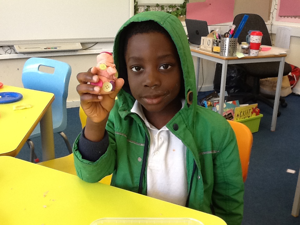 RachelH99530489's tweet photo. We've had a lovely time exploring sensory play with some Reception children today. Check out some of the fantastic things they made! @Broadwoodschool @MrsWBBroadwood https://t.co/I9avmkxygE