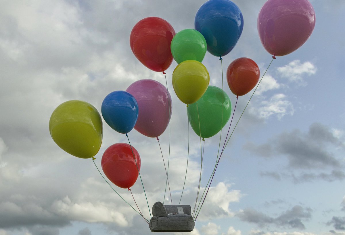 saberehalavii's tweet photo. Hi frens 

This is my dream😌
My dream kanape...
The kanape flies in the sky with balloons
🎈

My music 🎵 is the sound of the breeze and the birds in the sky 😍 https://t.co/GqmoOcDwP3