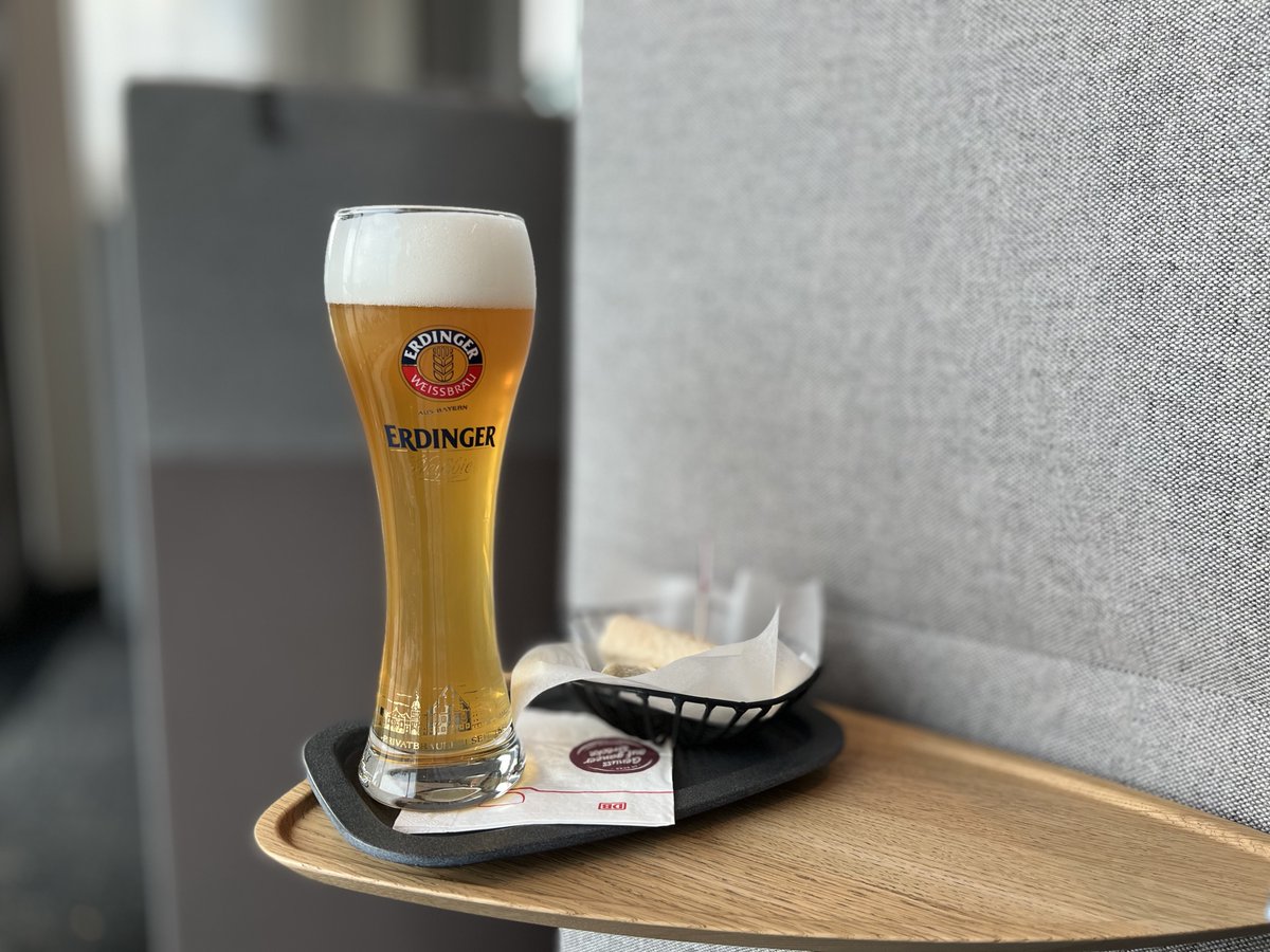 weyhmueller's tweet photo. Anreise ✅
Hotel-Checkin ✅
Corona-Schnelltest ✅
Und jetzt auf dem Weg zum @D64eV Frühjahrsempfang in der DB-Lounge versackt. 🍺
#d64hurra #D64FJE https://t.co/OpbJaL5C8e