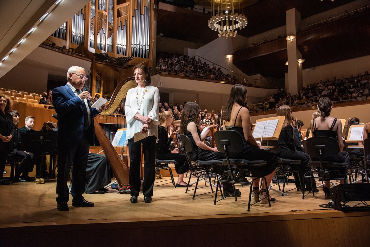 Ayer, en el  Nacional de Música de Madrid, concierto lírico muy bonito del <a href="/orquestaojem/">OJEM</a> y del Orquesta y Coro del <a href="/LFM_MADRID/">Lycée Français de Madrid</a>
Para el #DíadeEuropa.

Con la presencia del Embajador de 🇫🇷  en 🇪🇸  y de nuestro Consejero de Cooperación y de Acción Cultural <a href="/TallonEric1/">Eric Tallon</a>