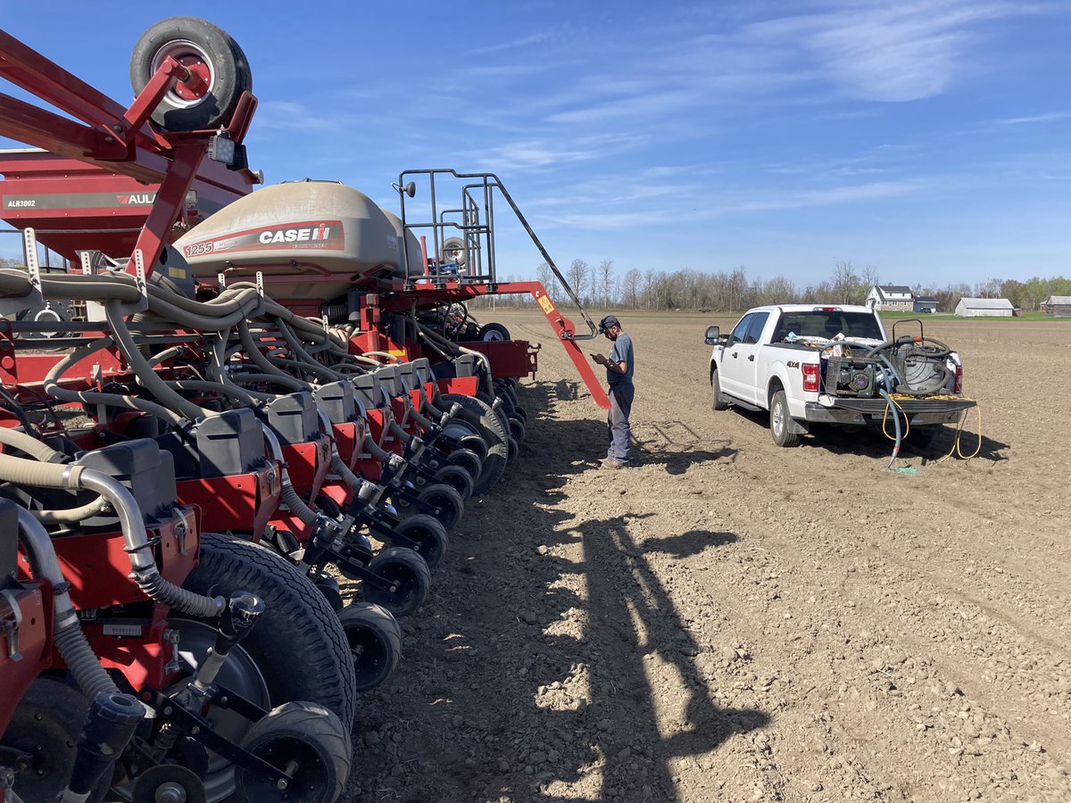 phhermans's tweet photo. Thanks to J&amp;H Nixon farms for helping the ag community with agronomy and hybrid plots. @nixonheather2 @JeremyN45298138 #ontag Great plot help from @robwilloughby83 @PioneerSeedsCA #CornIsKing https://t.co/v3nXPoaQeZ