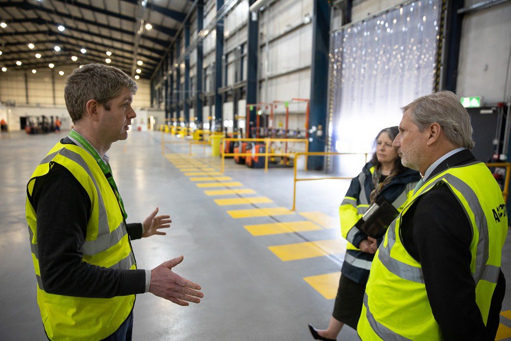JHahnEU's tweet photo. #Ireland is the MS hardest hit by #Brexit.
The #EU supports #Ireland w/ more than 1.1 billion €, the lion's share of the #Brexit Adjustment Reserve.
The brand new inspections infrastructure at #DublinPort is a prime example of Brexit-induced expenditure we will support! 1/2 https://t.co/Bd23Qm5Rl3