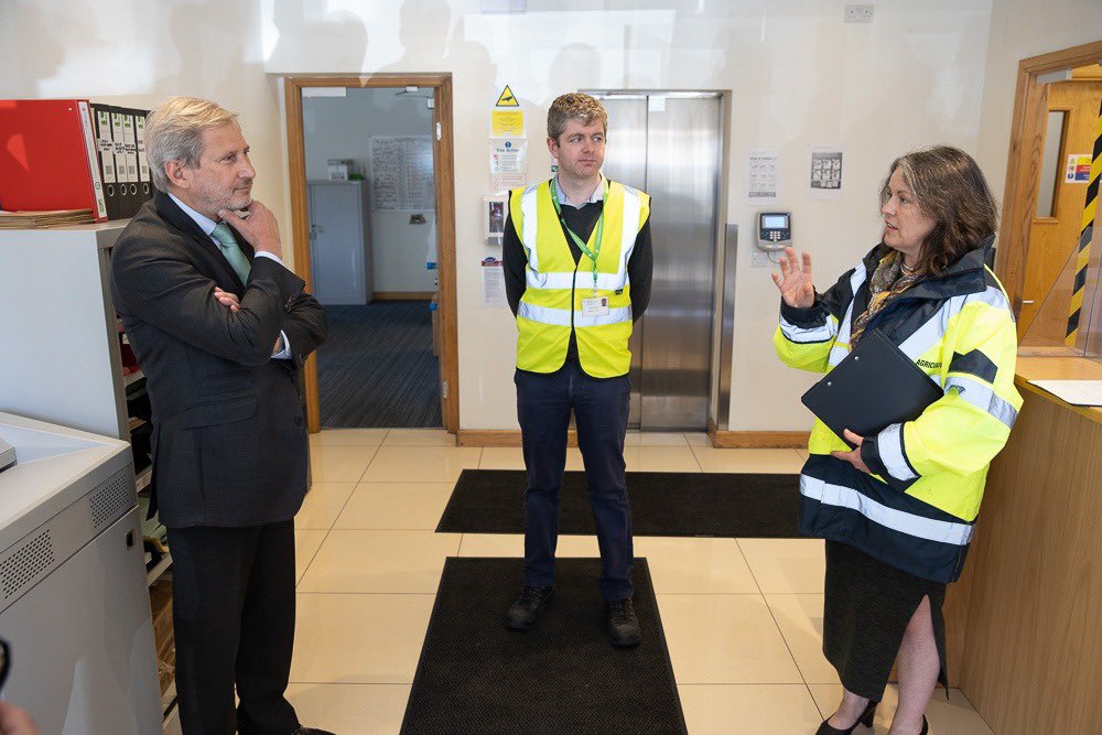 JHahnEU's tweet photo. #Ireland is the MS hardest hit by #Brexit.
The #EU supports #Ireland w/ more than 1.1 billion €, the lion's share of the #Brexit Adjustment Reserve.
The brand new inspections infrastructure at #DublinPort is a prime example of Brexit-induced expenditure we will support! 1/2 https://t.co/Bd23Qm5Rl3