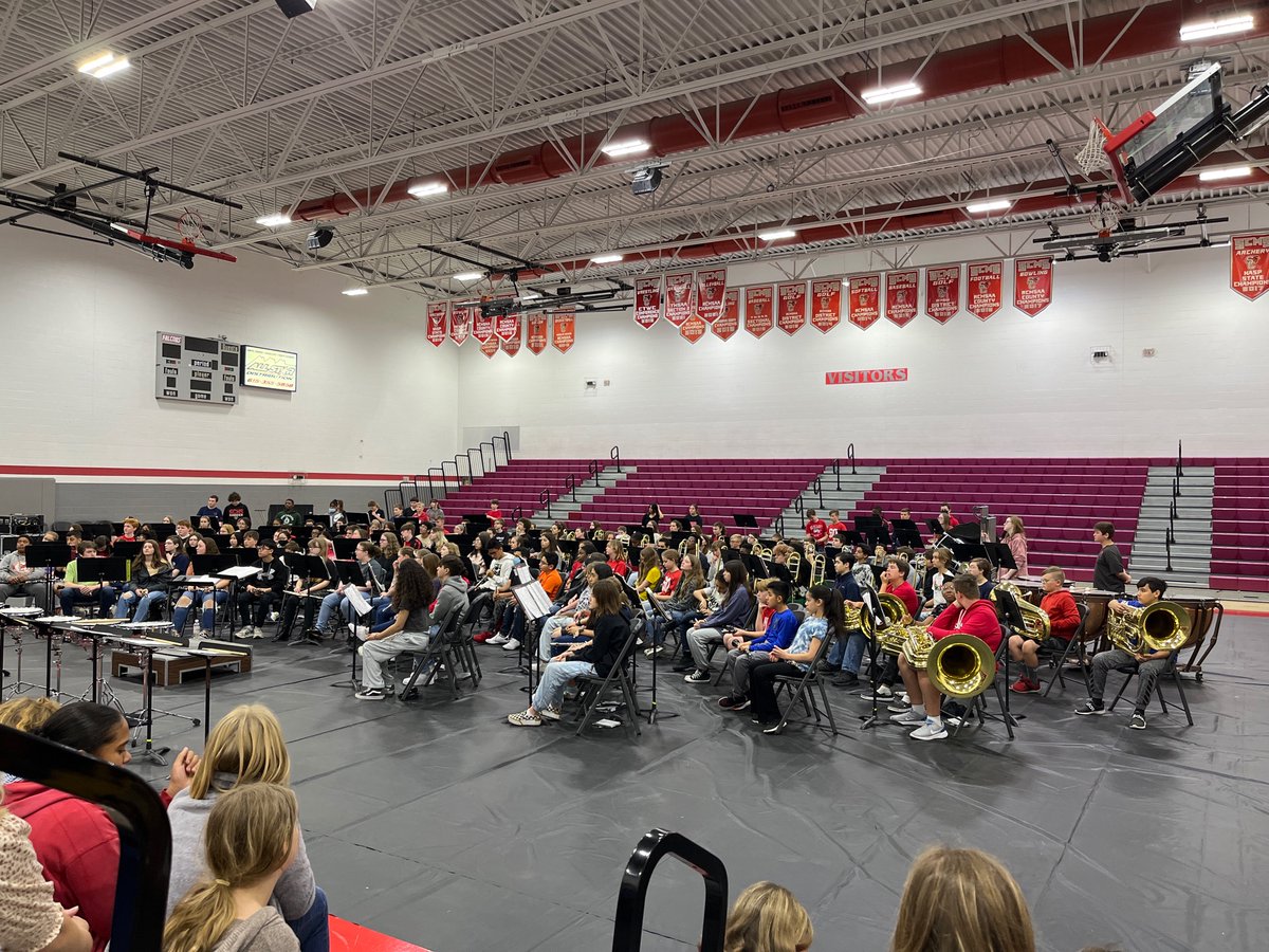 KThomasTFAA4th's tweet photo. Middle school tour day! Always love hearing and watching the different performing arts! @SCECardinals @SCMFalcons #creeklife https://t.co/FBte6jJiHI