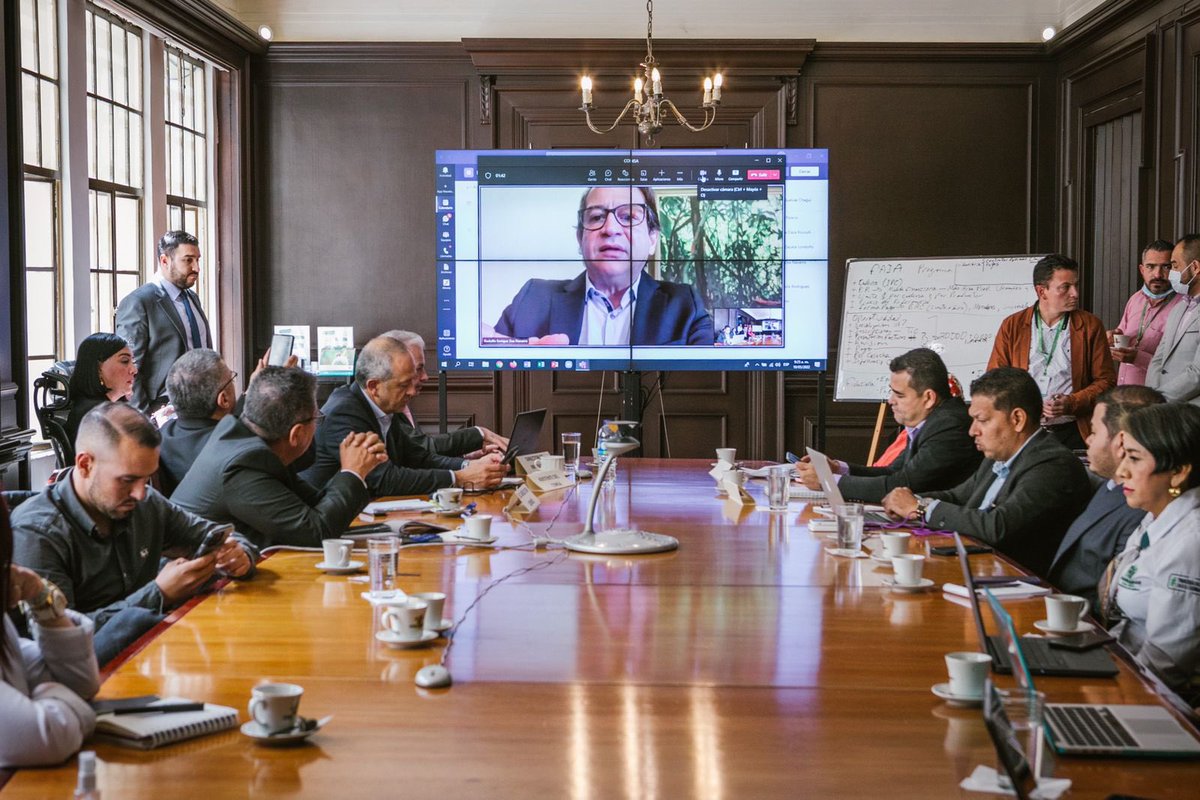 #Agenda🗓 El ministro <a href="/ZeaNavarro/">Rodolfo Zea Navarro</a> se reúne con los secretarios de agricultura en el CONSA, para tratar temas como las #AlianzasProductivas, Ley de Compras Públicas y el mercado de insumos, en los cuales el Gobierno ha ejecutado acciones para impulsar la economía en las regiones.