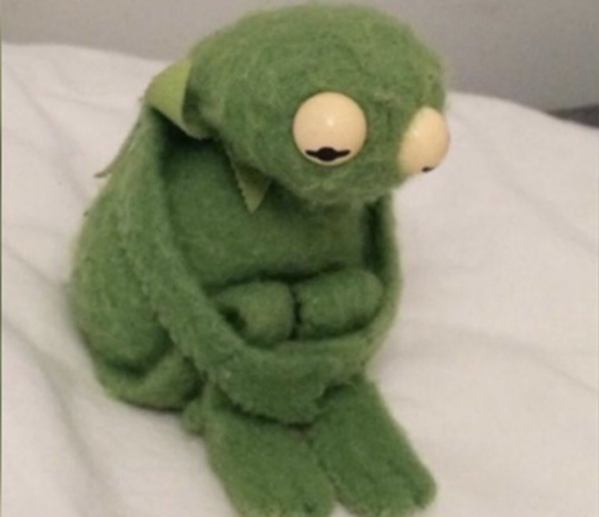 UST dropped, and it hurts worse than stubbing your toe, hard. 

Why did a top stable coin lose its peg?

If you hold UST what should you do?

2 ideas on:
-what to do
-ways to think about the situation 
🧵and a simple breakdown of what happened