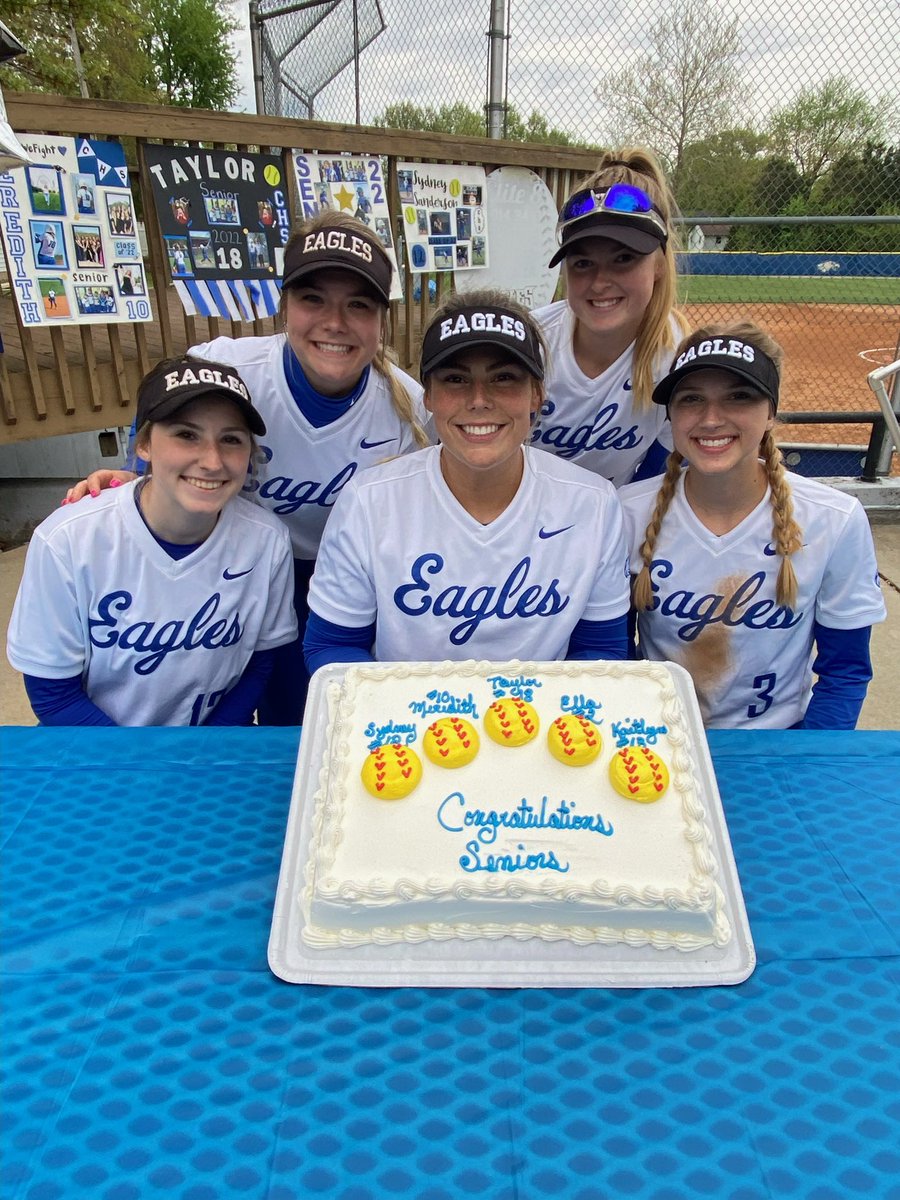 CHSSoftball_1's tweet photo. Last week we celebrated our five seniors on all their accomplishments and hard work! We got the win and finished our night with cake! 🥎🦅 https://t.co/XDSmSHMtHO
