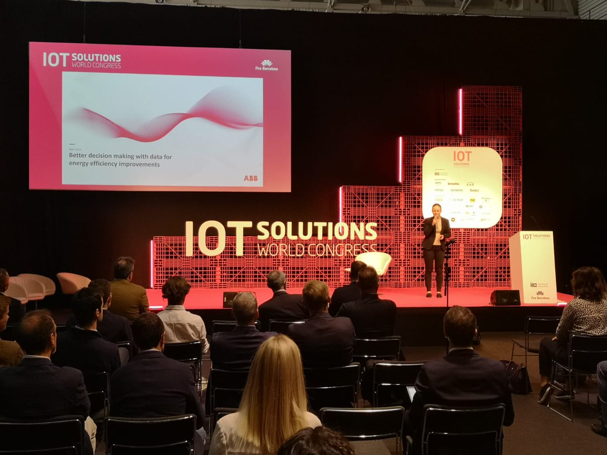 albertcuestam's tweet photo. 📢 Mari Haapala, Digital Lead de @ABBgroupnews, asegura en el #IoTSWC2022 que para 2040 se duplicará el volumen de motores eléctricos por megatendencias como la sostenibilidad, la automatización y la movilidad.

¿La misión de ABB Motion? 

🎙️💡 "Keep moving but more efficient". https://t.co/gxw7y8n53T