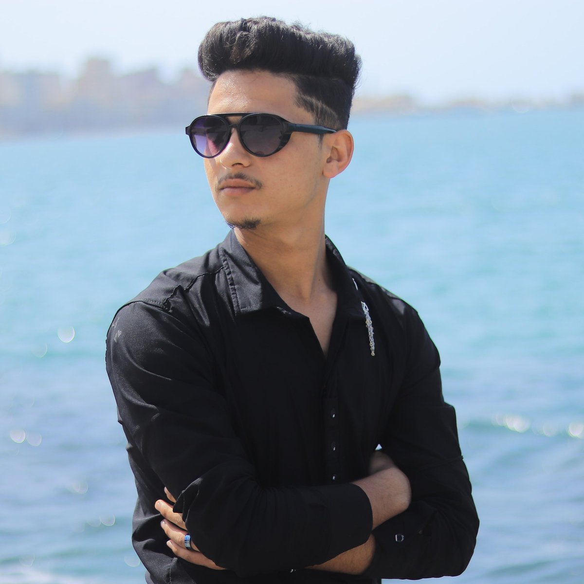 ❤️👌👀

لَمًأّ أّخِـتٌـفُـى أّعٌرفُـوٌ أّنِى رأّجّـع بًصّـدٍأّعٌ 😎😉