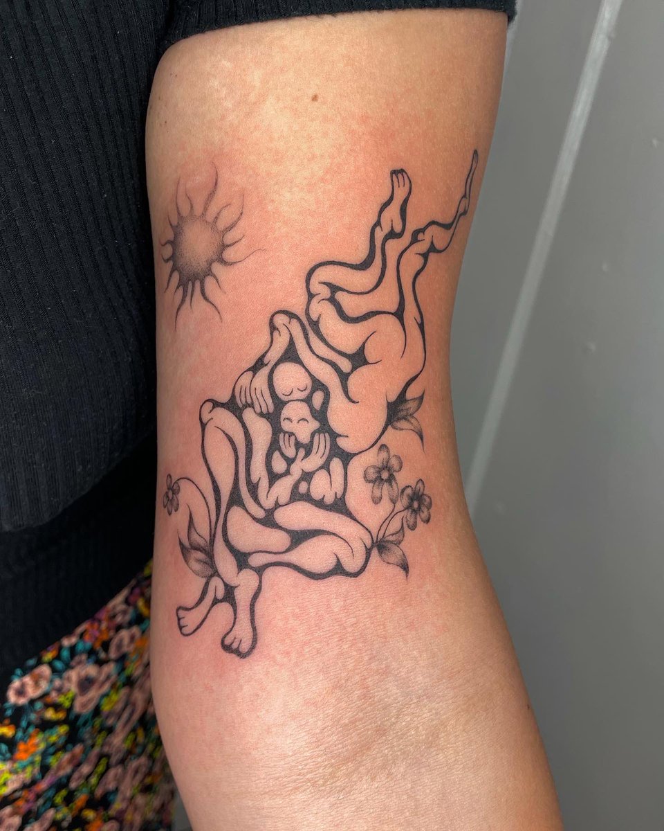 DrescherSabrina's tweet photo. Thinking about this warm embrace #tattoo #tattooer #losangeles https://t.co/PU4MntuO6n