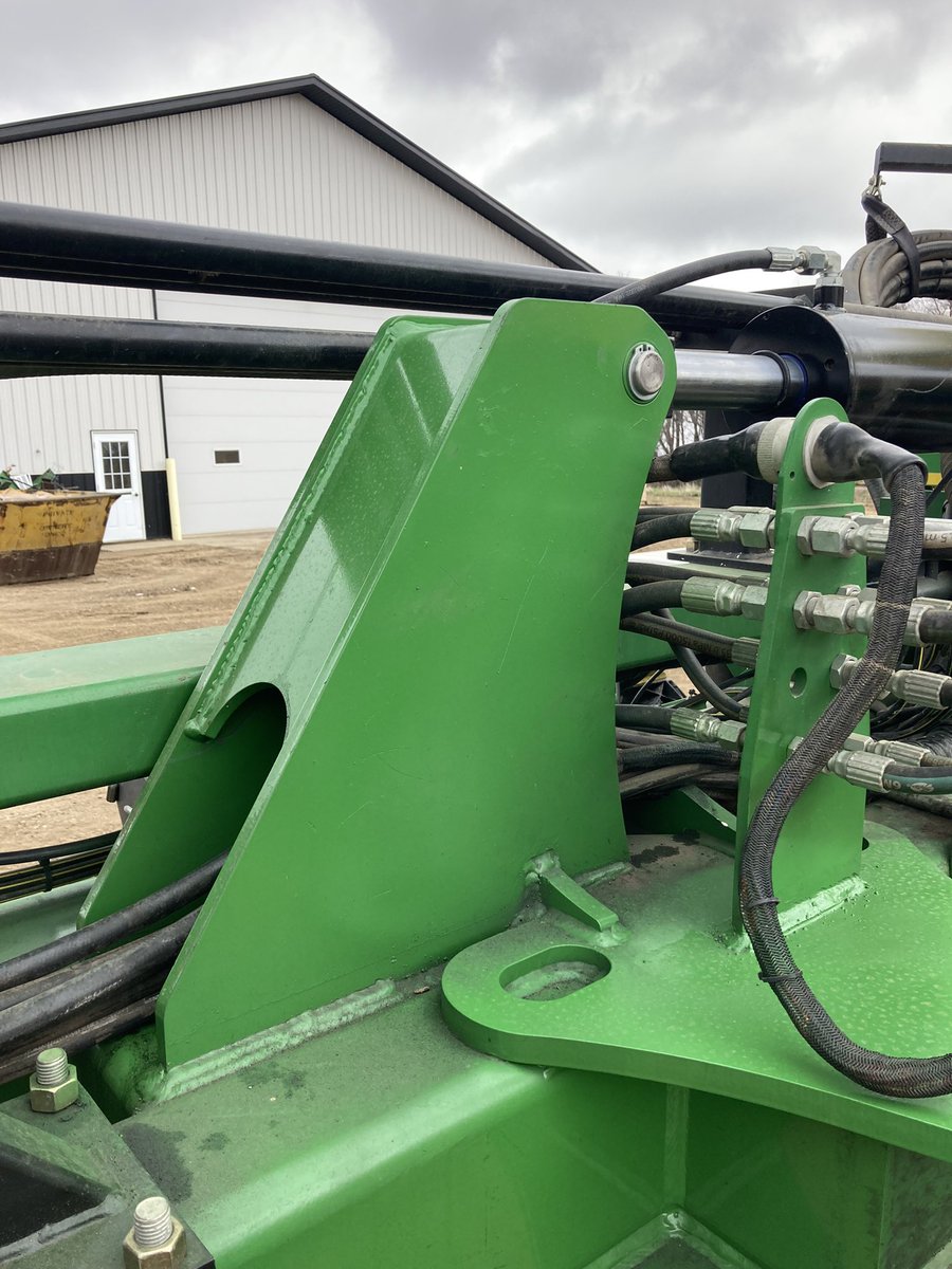 ButhJesse's tweet photo. New LDM Frame Weight Distribution Kit put on by a customer in Northeasten SD. Now dry up so we can GO! https://t.co/43YJOr8McM