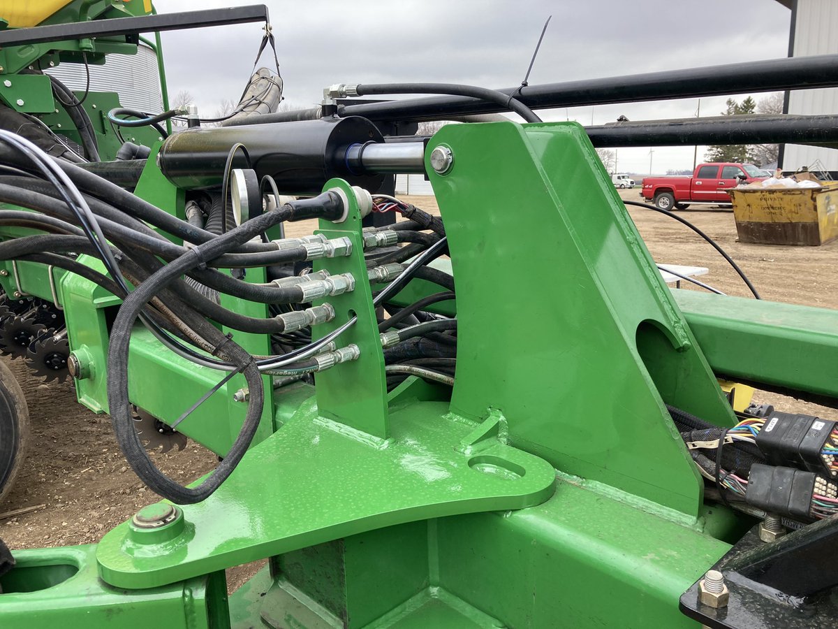 ButhJesse's tweet photo. New LDM Frame Weight Distribution Kit put on by a customer in Northeasten SD. Now dry up so we can GO! https://t.co/43YJOr8McM