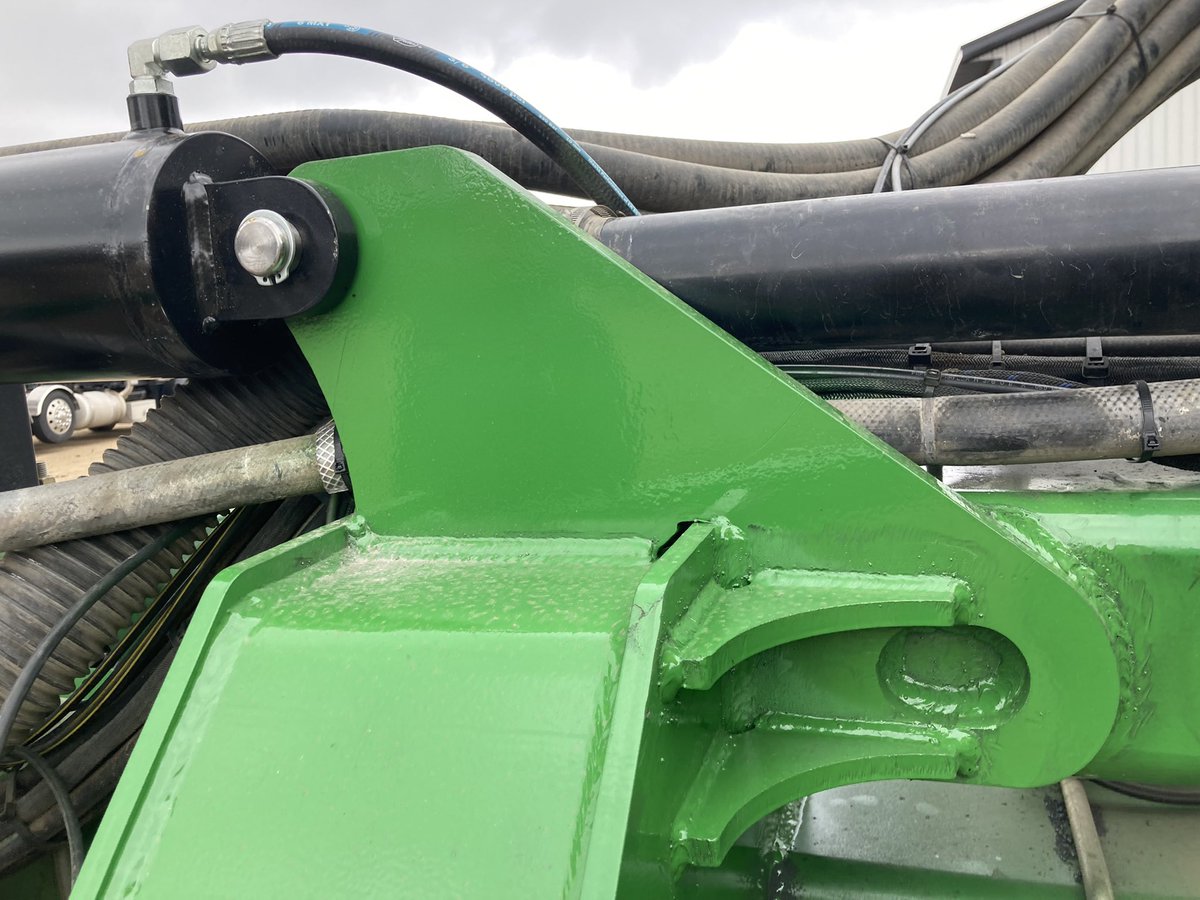 ButhJesse's tweet photo. New LDM Frame Weight Distribution Kit put on by a customer in Northeasten SD. Now dry up so we can GO! https://t.co/43YJOr8McM