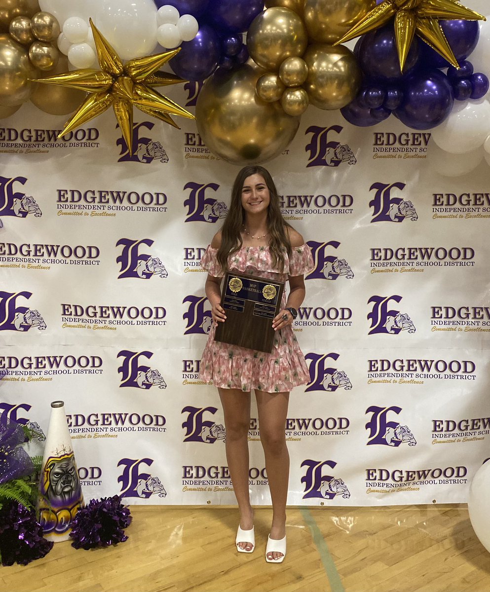 clarapool33's tweet photo. Basketball Co-MVP with my fav girl💜 https://t.co/tmfprXS1vj