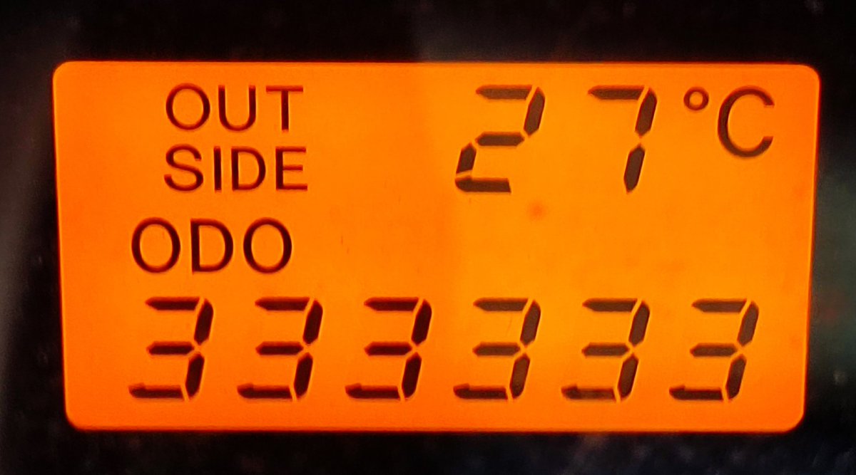 Parece que algunos fabricantes de coches no tienen ingenieros en el departamento de obsolescencia programada (o son malos de cohone)... 😎
.
#BAC #TabulaRasa #Yojarranzers #cars #picoftheday #fotografia  #goodcars #badengineers #goodengineering #toyota #avensis