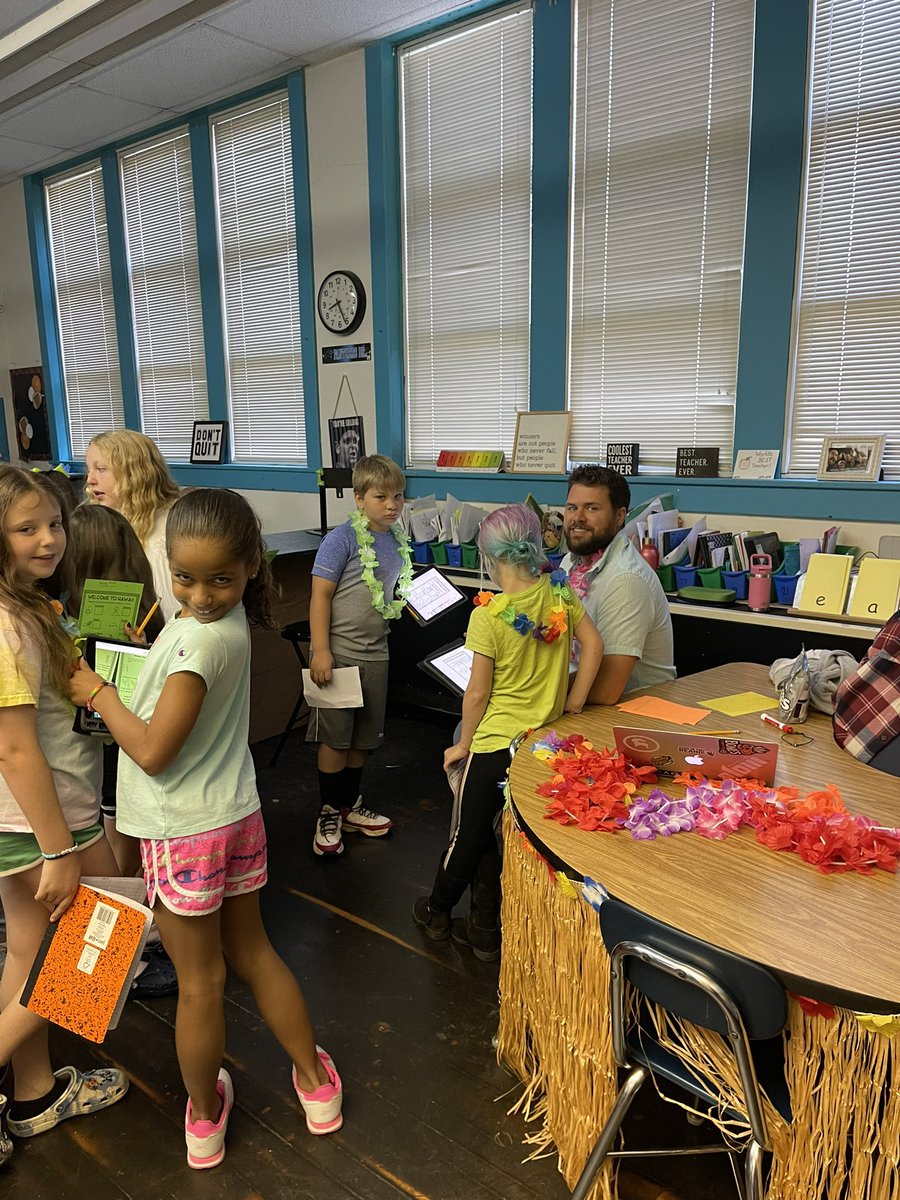 It’s an Hawaiian luau at RES! Students are having a blast with EOG Review in second and third grades! Our teachers make it fun!@RES_RSSS <a href="/RSSchoolsNC/">Rowan-Salisbury Schools</a> <a href="/JenniferWarden5/">Jennifer Warden</a> @RES_halexander