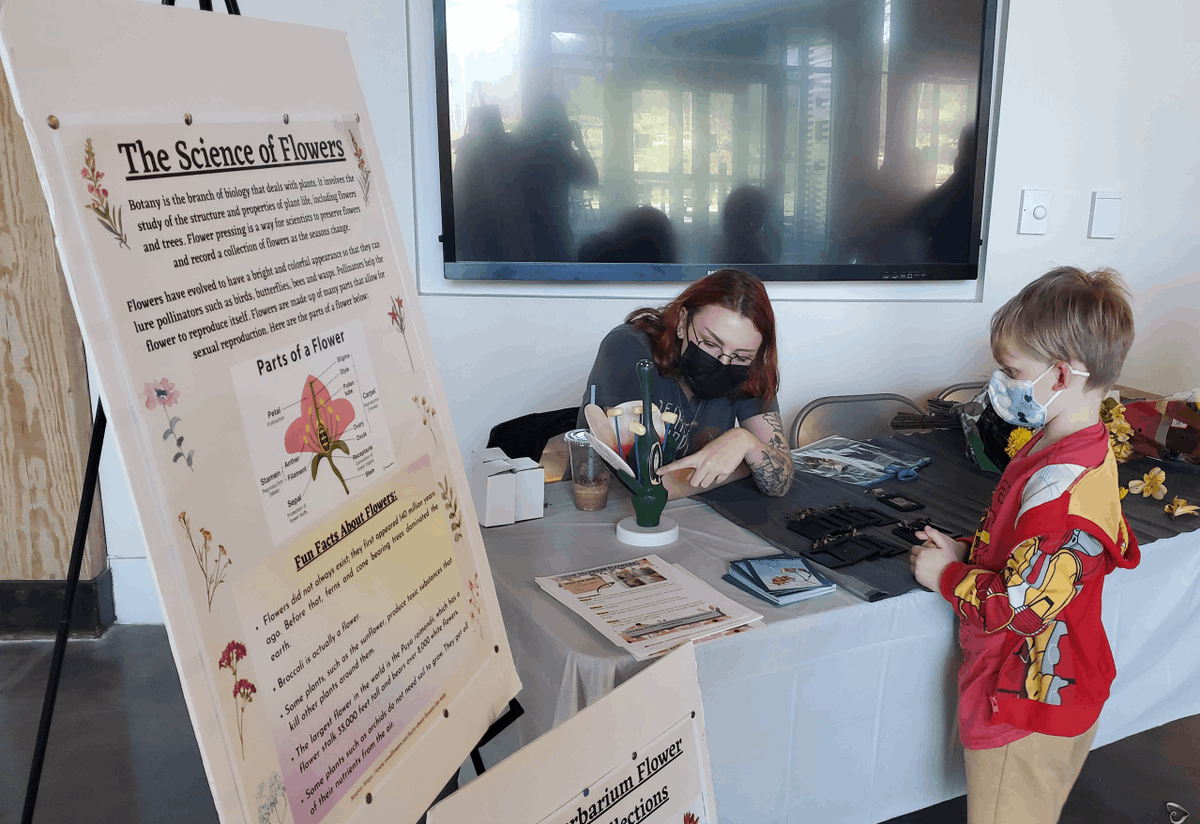 VIPatGaTech's tweet photo. For the 2022 @ATLSciFest, the STEMComm VIP team created an event called MindCraft about the science and math of crafting. Activities included origami, crocheting, hyperbolic planes, flower pressing, the chemistry of paints, lava lamps, and more! #VIPTeams #TeamShoutOutTuesday https://t.co/Fs6AMNfv3Q