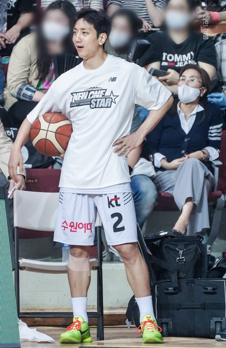 823mysummer's tweet photo. 그냥 잘생긴 허훈 ,,,, 말모말모 https://t.co/WSMPoGwvPq