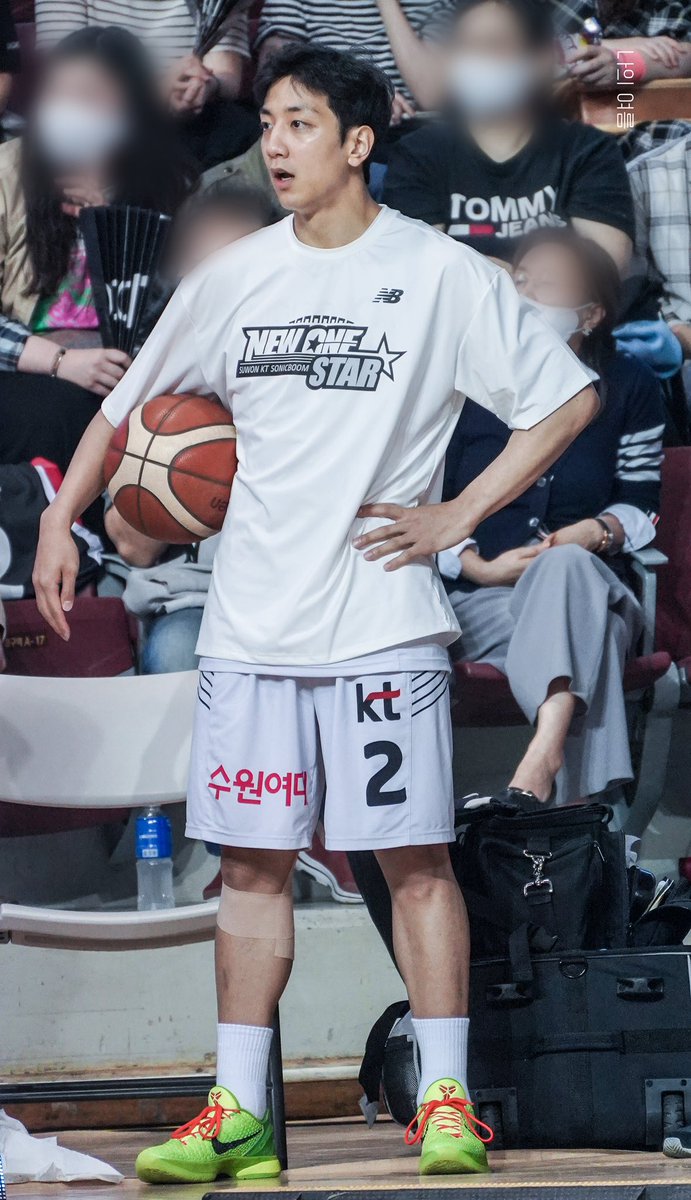 823mysummer's tweet photo. 그냥 잘생긴 허훈 ,,,, 말모말모 https://t.co/WSMPoGwvPq