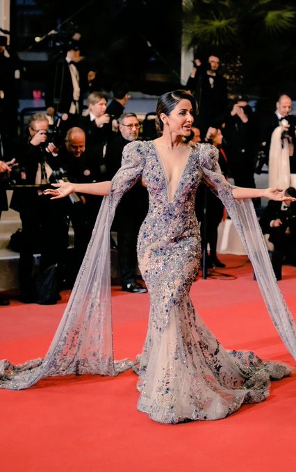 vandana_hina's tweet photo. #HinaKhan is one of the best performer in the industry who has graced every occasion with her great efforts, working hard to keep her on top with her supreme presence @eyehinakhan Class Apart as an actor..#Cannes2022 #RedCarpetWalk for #CountryOfBlind https://t.co/AqhxS6PeTJ