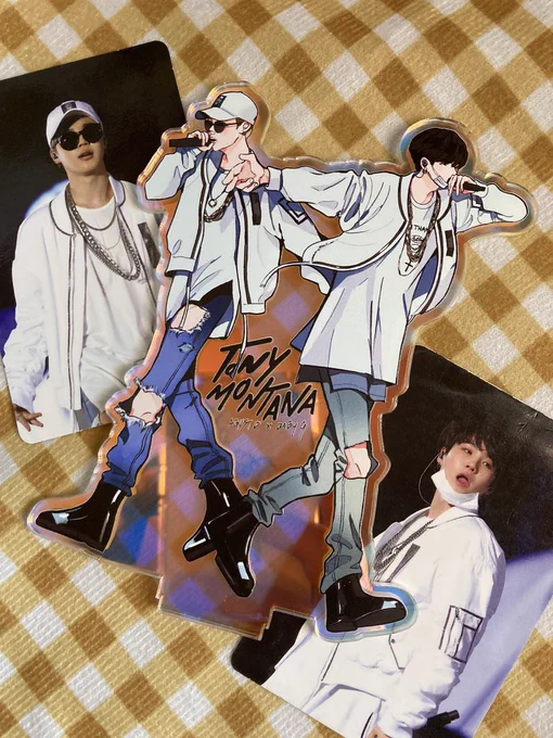 🥹🥹🥹🥹🥹🥹🥹 now I really love this standee and those photocard 🥹🥹🥹🥹🥹 