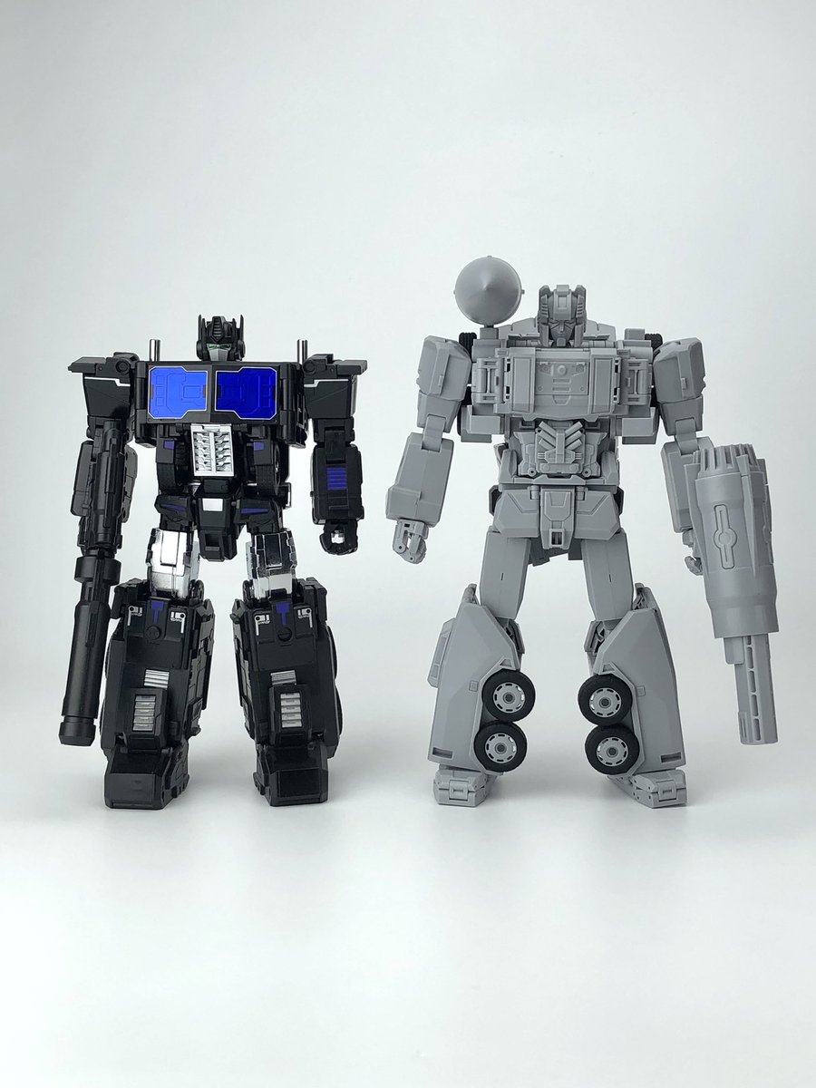 fans_hobby's tweet photo. MB-19 first test shot (made from actual moulds) - 1st ROBOT Mode - Photo PART 1/3 ! 

See the scale comparison with POWER BASER! 

#fanshobby #thirdpartytransformers #masterforce #powermaster #mb19 https://t.co/Ti1NBcZQq6