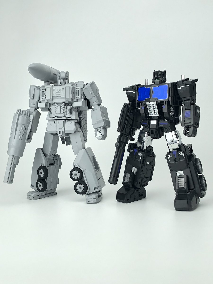 fans_hobby's tweet photo. MB-19 first test shot (made from actual moulds) - 1st ROBOT Mode - Photo PART 1/3 ! 

See the scale comparison with POWER BASER! 

#fanshobby #thirdpartytransformers #masterforce #powermaster #mb19 https://t.co/Ti1NBcZQq6