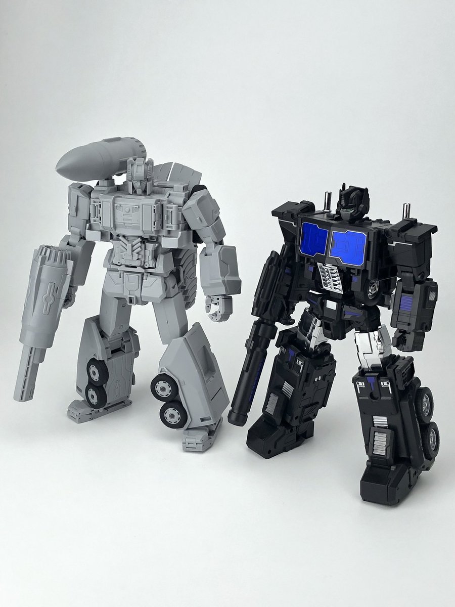 fans_hobby's tweet photo. MB-19 first test shot (made from actual moulds) - 1st ROBOT Mode - Photo PART 1/3 ! 

See the scale comparison with POWER BASER! 

#fanshobby #thirdpartytransformers #masterforce #powermaster #mb19 https://t.co/Ti1NBcZQq6