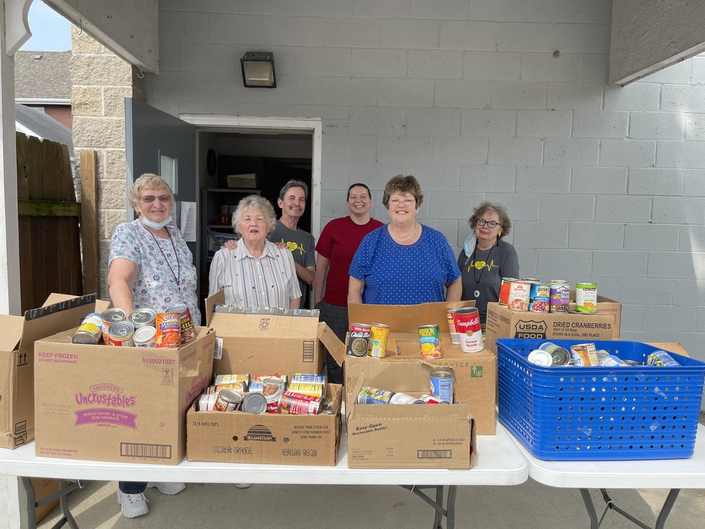 M19_MHS's tweet photo. MHS Purple Crush dropped off canned goods donated during last week's Powder Puff football game to the Mascoutah Food Pantry today. It is amazing to see such a giving community. #OneTeamOneTribeOneFamily #19EveryStudent https://t.co/qTx554zvjQ