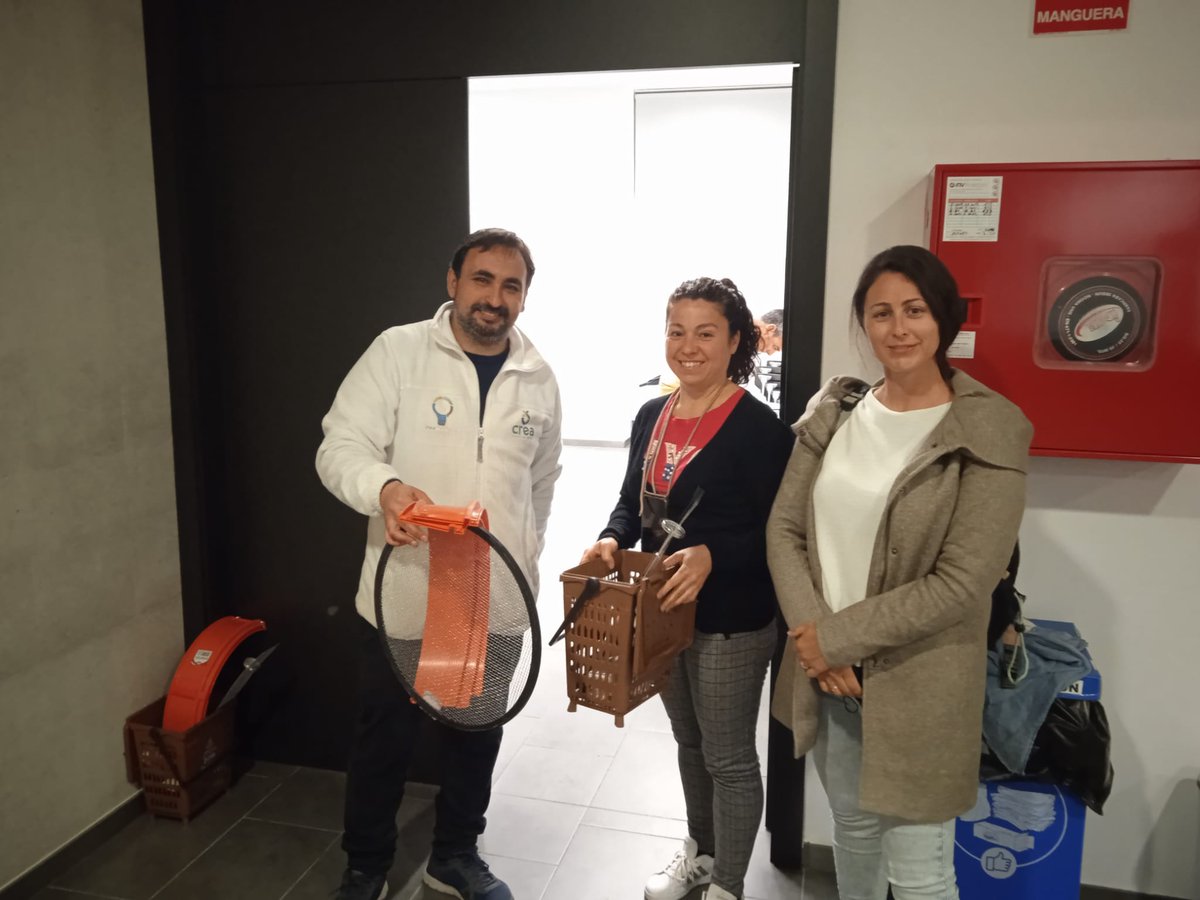 consorcio_crea's tweet photo. 🍂El #CompostajeDoméstico sigue sumando afines. Cada día más personas impactamos de forma positiva en el medio ambiente♻️. Pinoso suma 21 nuevas implantaciones tras la última jornada de formación que, unidas a las anteriores,ascienden a casi 100. ¡Enhorabuena! #CREAndoCompost https://t.co/0zQTEXEM2a