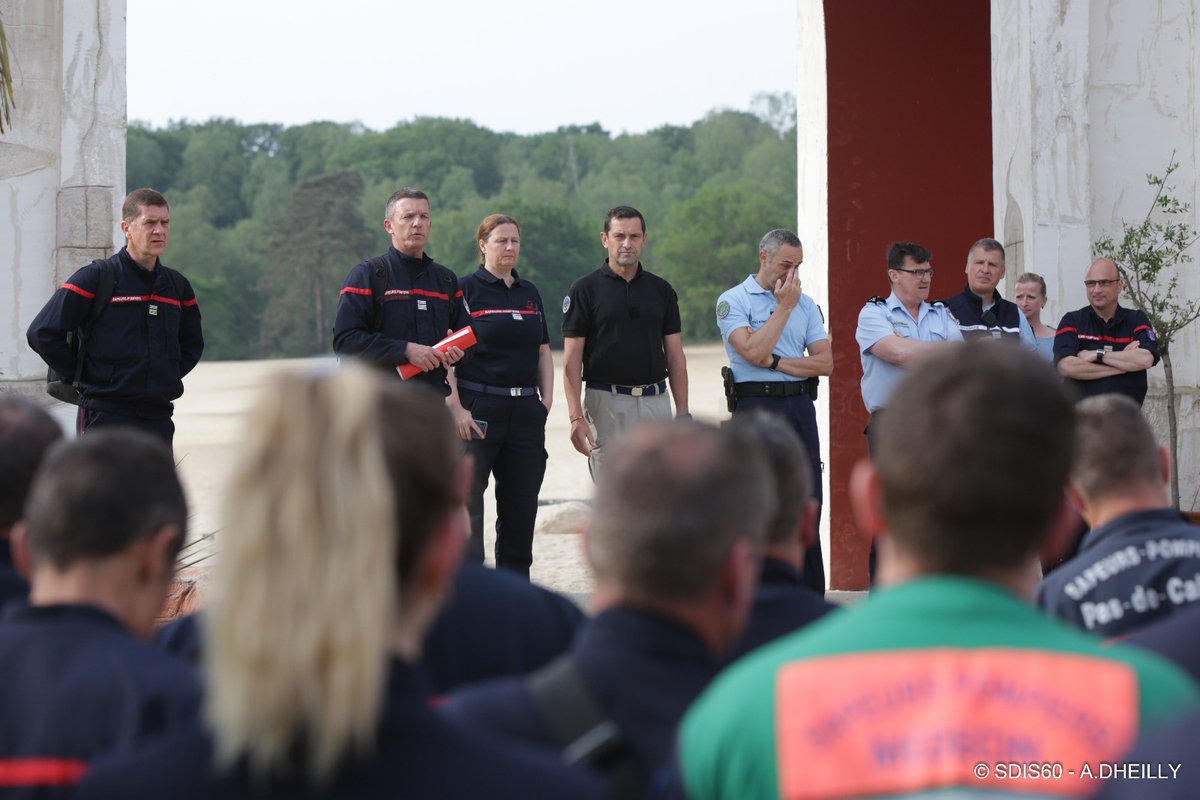 Sdis59's tweet photo. Près de 300 effectifs des services de sécurité et de secours de la zone de défense #Nord dont le @sdis59 étaient mobilisés aujourd'hui pour un entraînement NRBCe sur le site de la #MerDeSable à #Ermenonville.
Objectif : optimiser les méthodes de travail en mode interservices. https://t.co/cOROjF5977