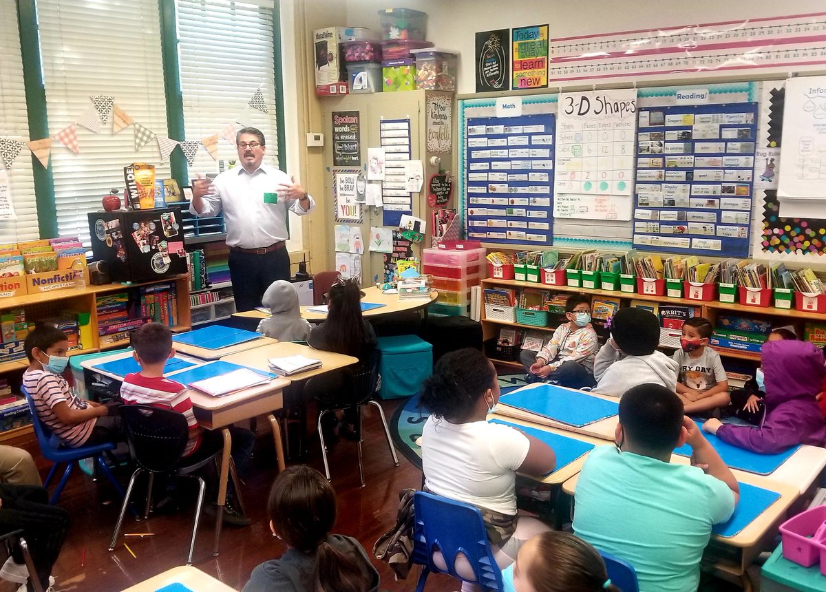 BrowningElem's tweet photo. Thank you Mr. Scarborough and the Houston Bar Association Law Week Reading Program for reading to our second graders! ⚖ @thehba @GarciaAnnieM @yvonne_cortina https://t.co/nofezwJNDL