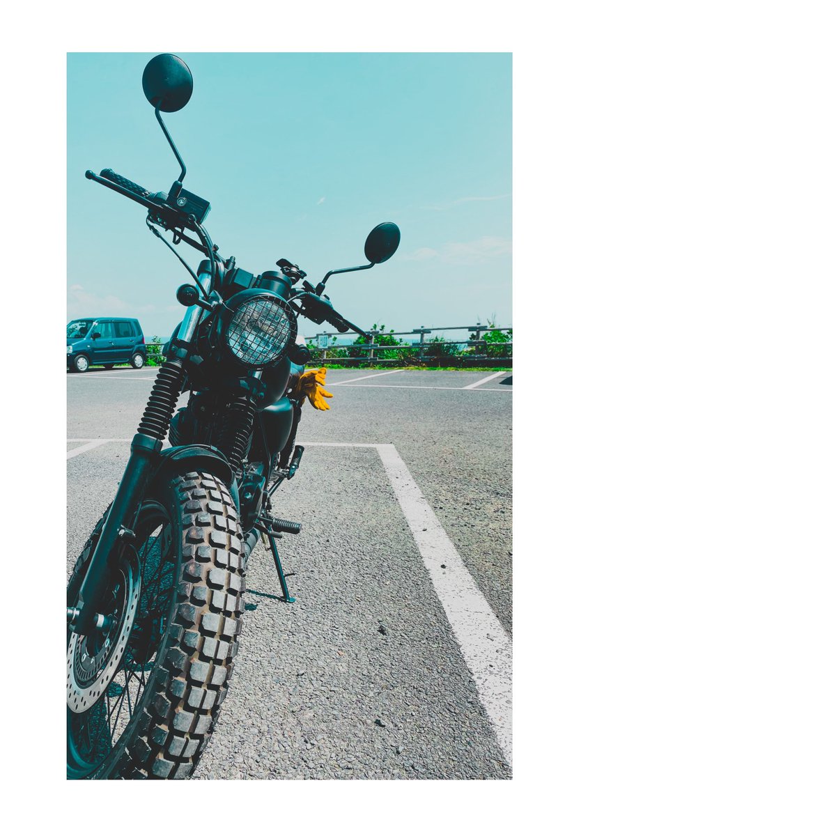 86s_pic's tweet photo. GWのツーリング記録 pt5

高台にいる俺のバイク
的な写真

#muttmotorcycles 
#バイク好きと繋がりたい 
#バイク乗りと繋がりたい 
#ツーリング https://t.co/aNIB2gi8Rq