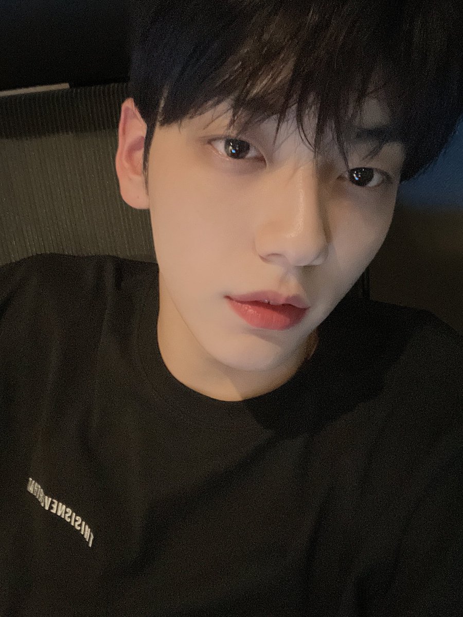 TXT_members tweet picture