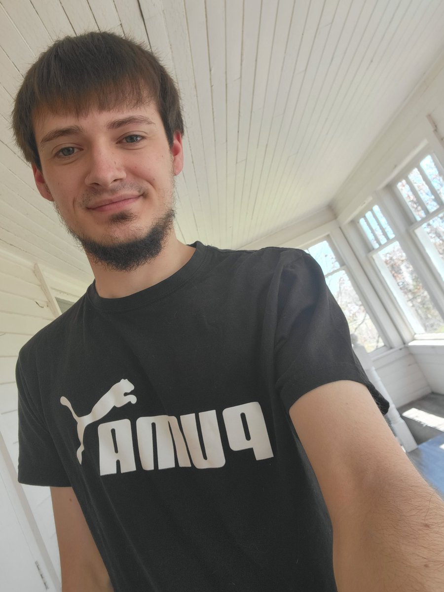 TylerHebb1999's tweet photo. I love meeting and talking to new people leave a reply and ask me anything! #selfie #puma #SelfieTime #SmileMore #smiletwtselfieday #smiley https://t.co/pbhnKVn6kX