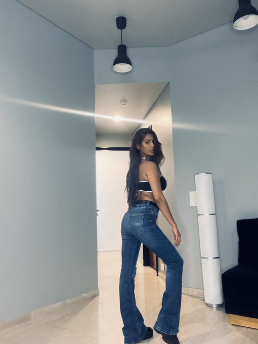 Hello beautiful night 💋 https://t.co/OVdzM1oHMr<a href="/tag/poonampandeyselfie"class="tags"><span>#poonampandeyselfie</span></a>