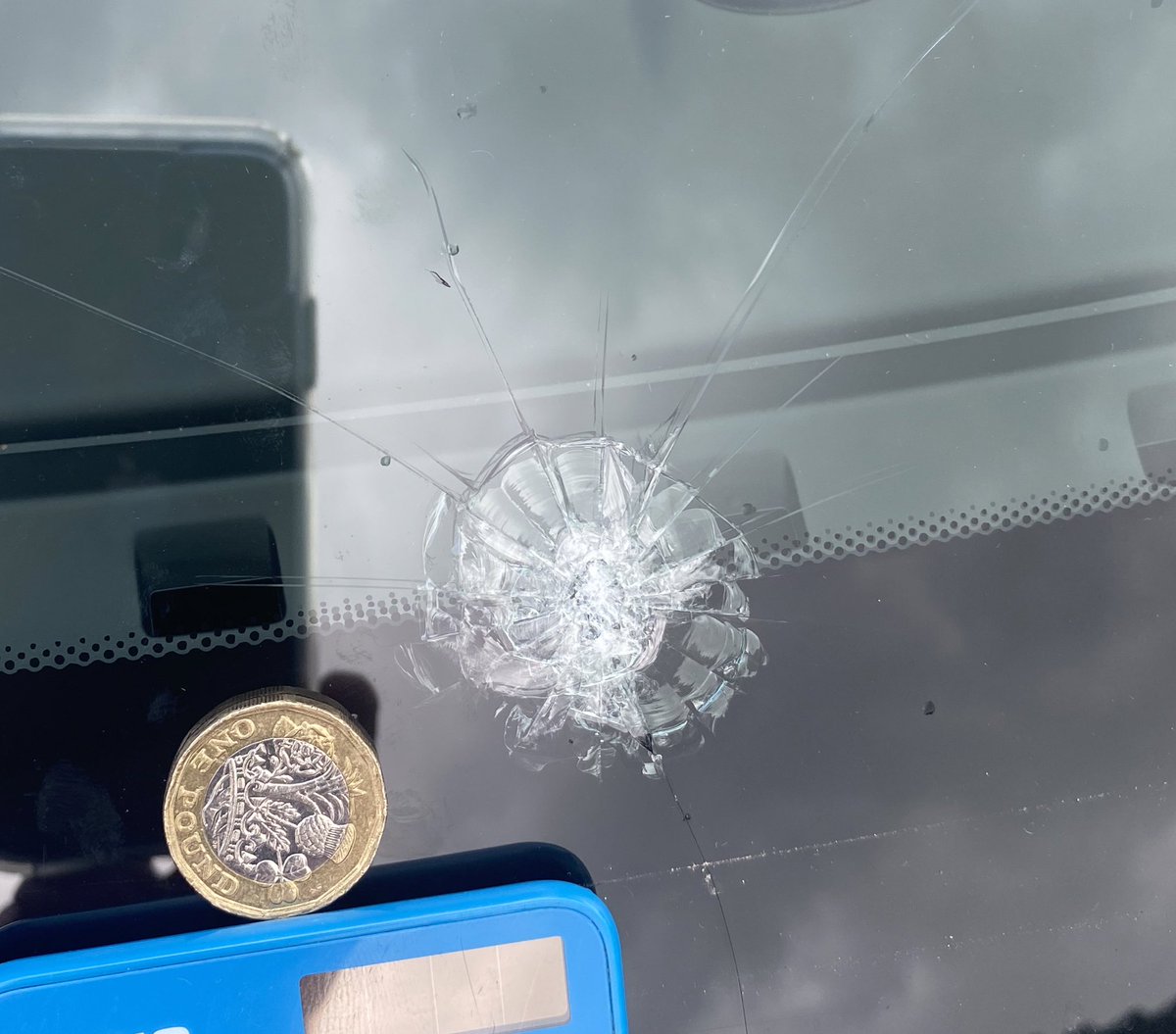 HefinR's tweet photo. There’s stone-chips and there’s stone-chips….🙄😬😡 #newwindscreen https://t.co/fx2Fnnskyh